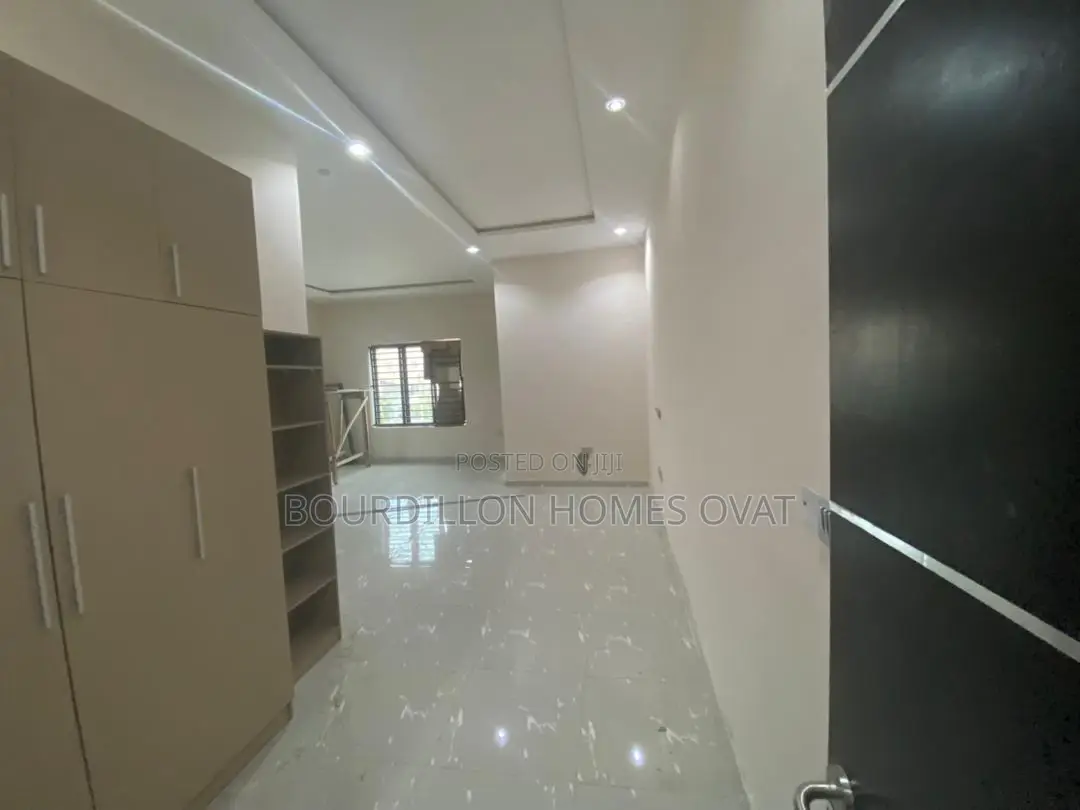 4bdrm Duplex in Lekki Phase 1 for rent