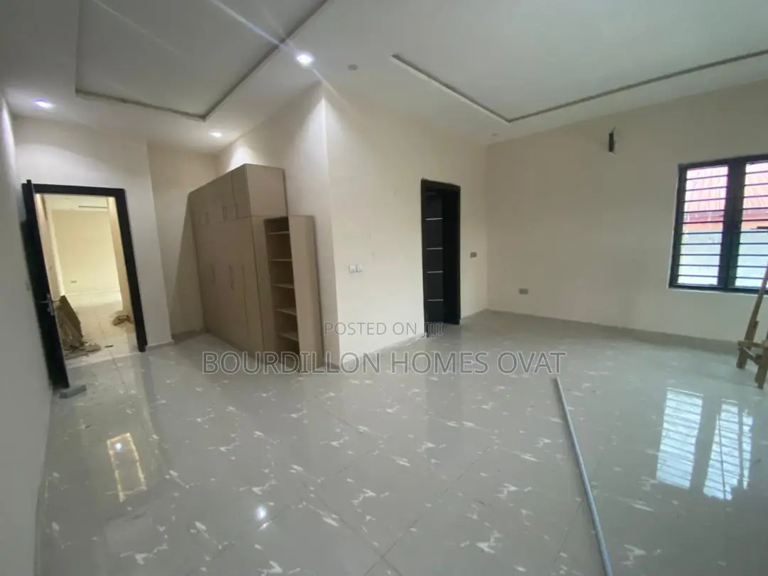 4bdrm Duplex in Lekki Phase 1 for rent