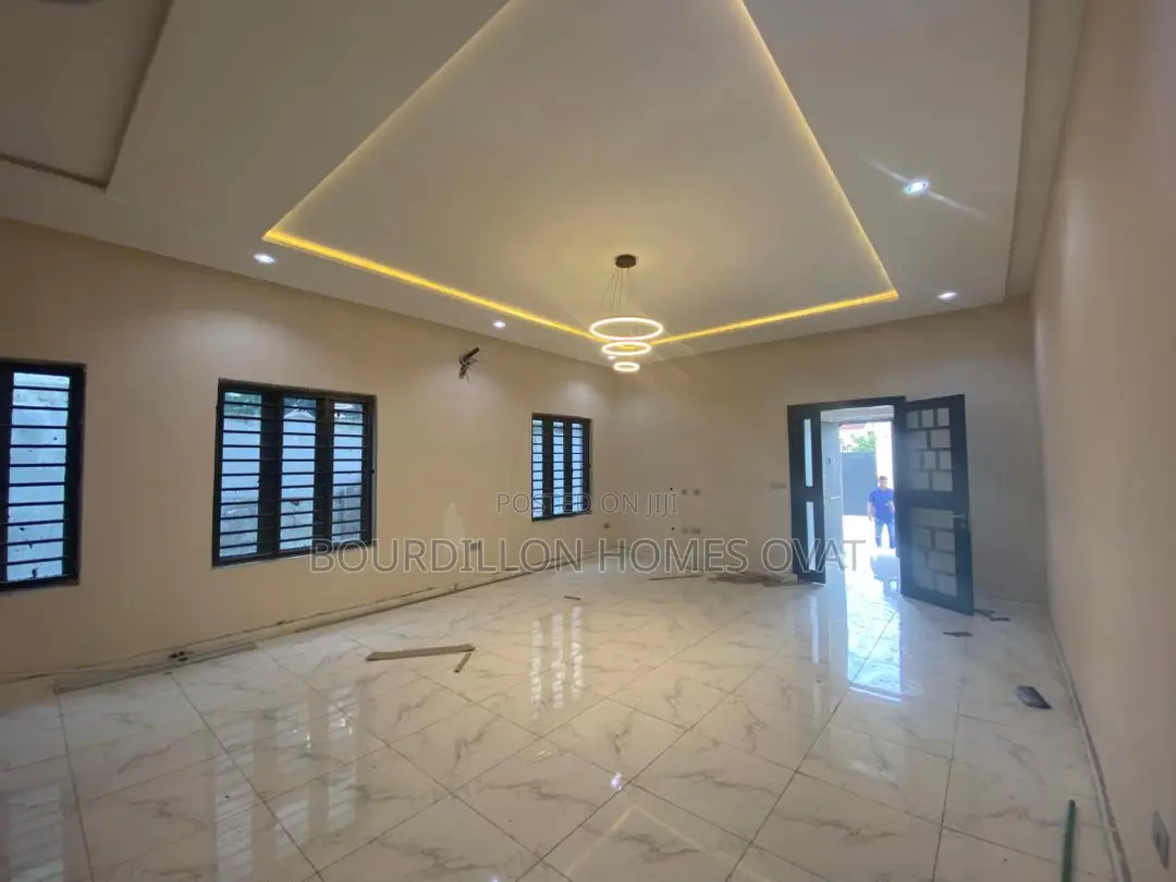 4bdrm Duplex in Lekki Phase 1 for rent