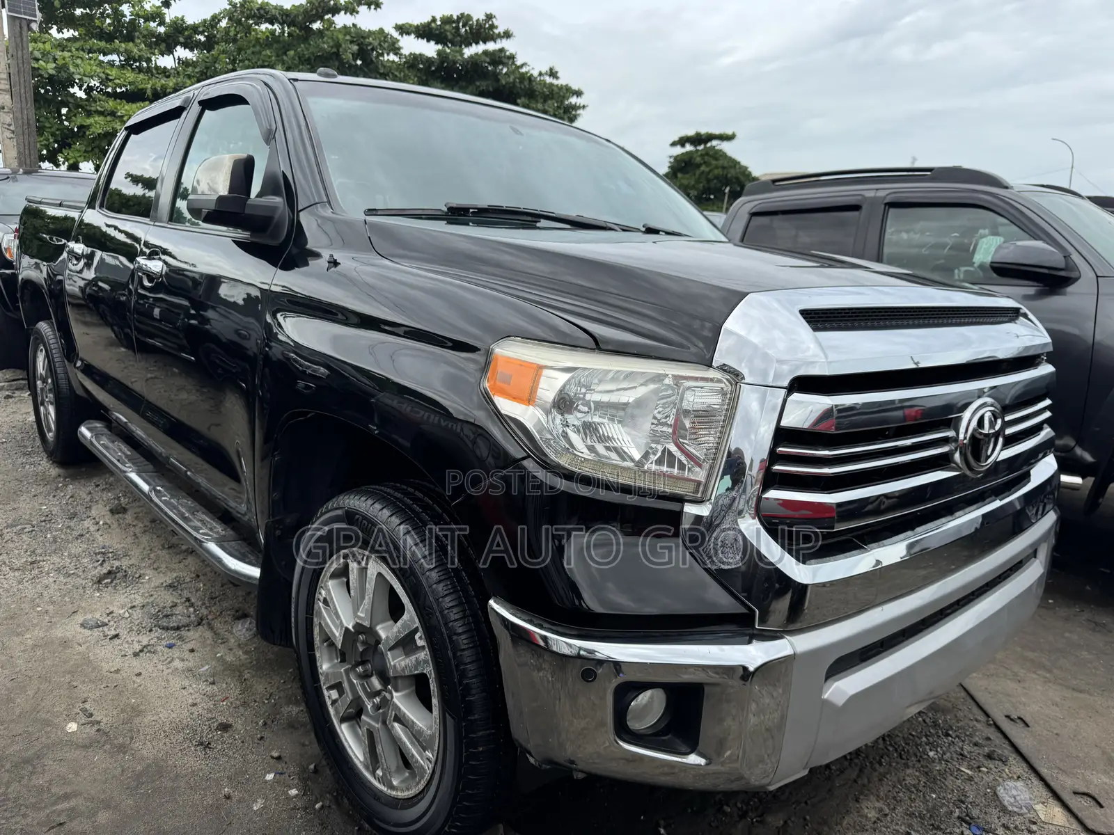Toyota Tundra 1794 5.7L V8 w/FFV 4x4 CrewMax 5.6 ft. box 145.7 in. WB