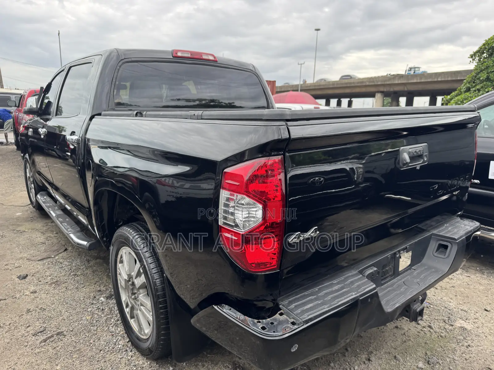 Toyota Tundra 1794 5.7L V8 w/FFV 4x4 CrewMax 5.6 ft. box 145.7 in. WB