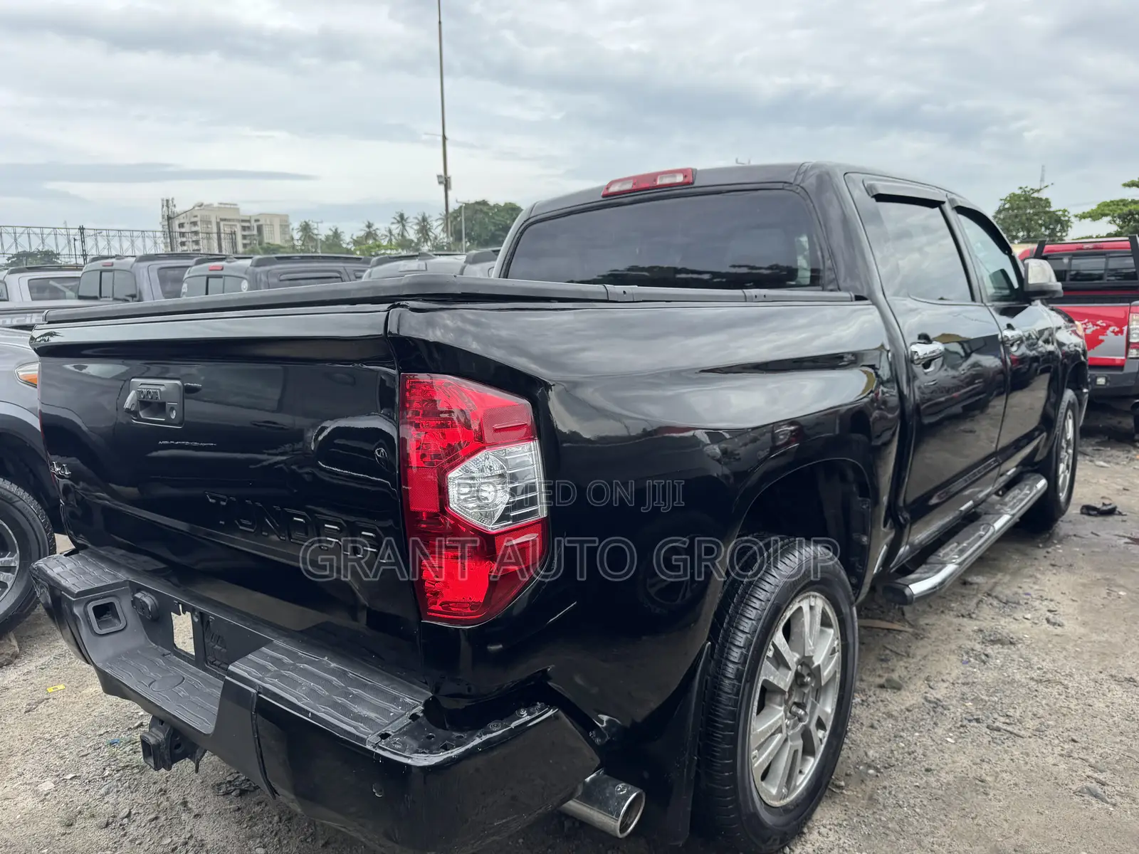 Toyota Tundra 1794 5.7L V8 w/FFV 4x4 CrewMax 5.6 ft. box 145.7 in. WB