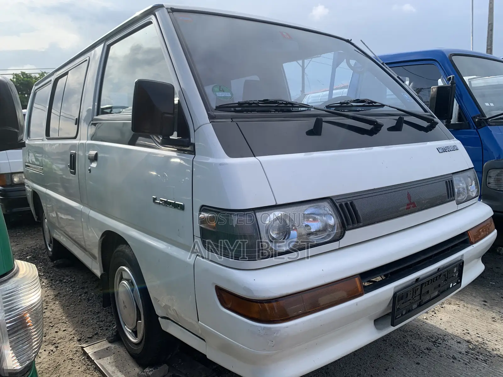 Mitsubishi L300 2000 White