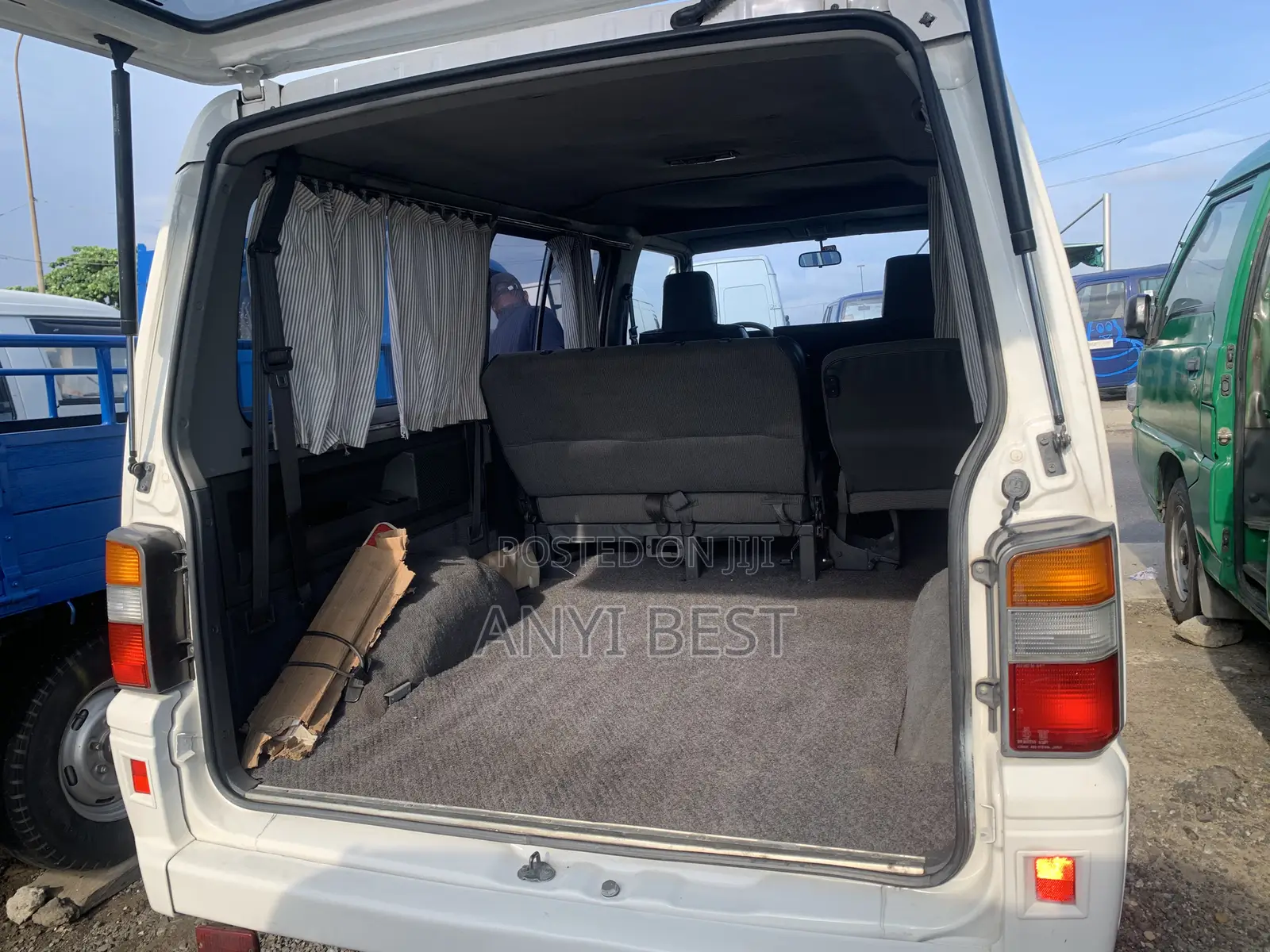 Mitsubishi L300 2000 White