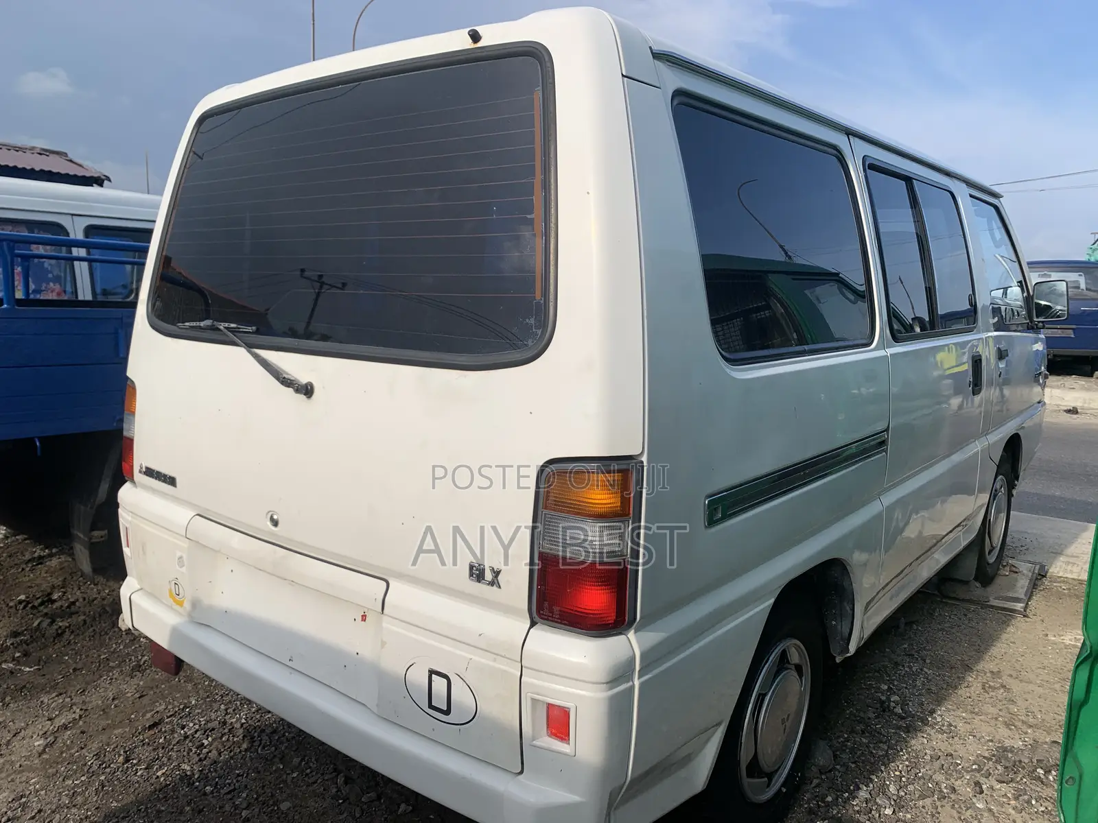 Mitsubishi L300 2000 White