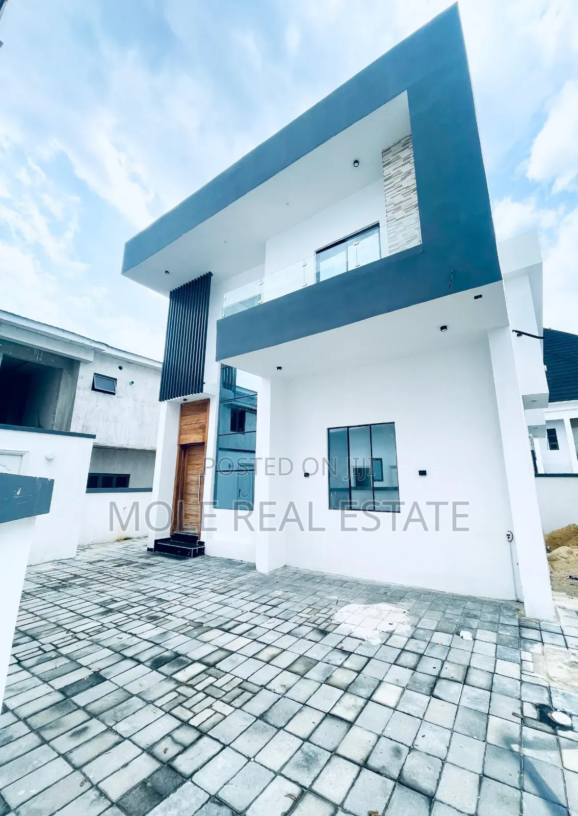 Furnished 4bdrm Duplex in Ajah Leki for sale