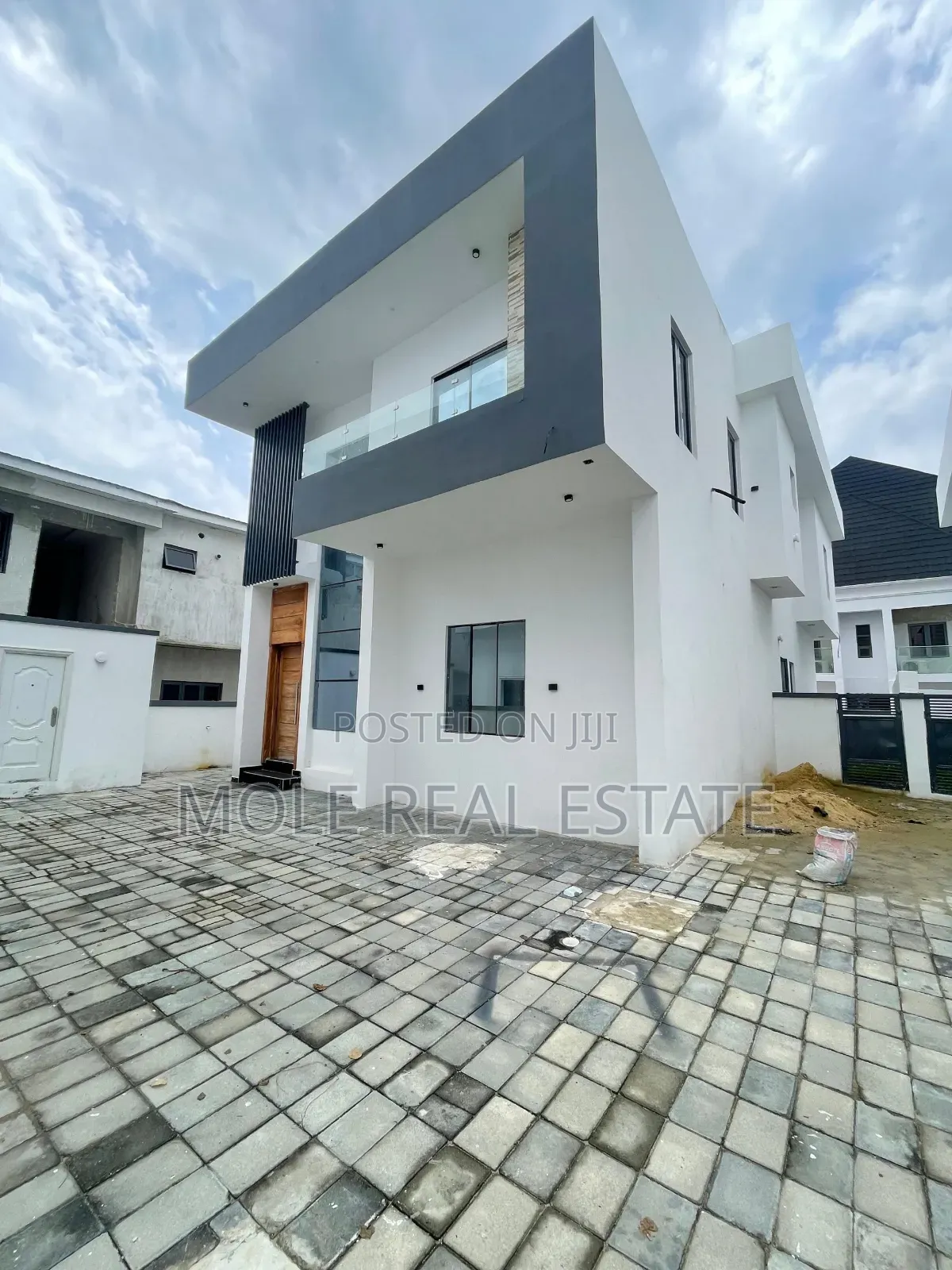 Furnished 4bdrm Duplex in Ajah Leki for sale
