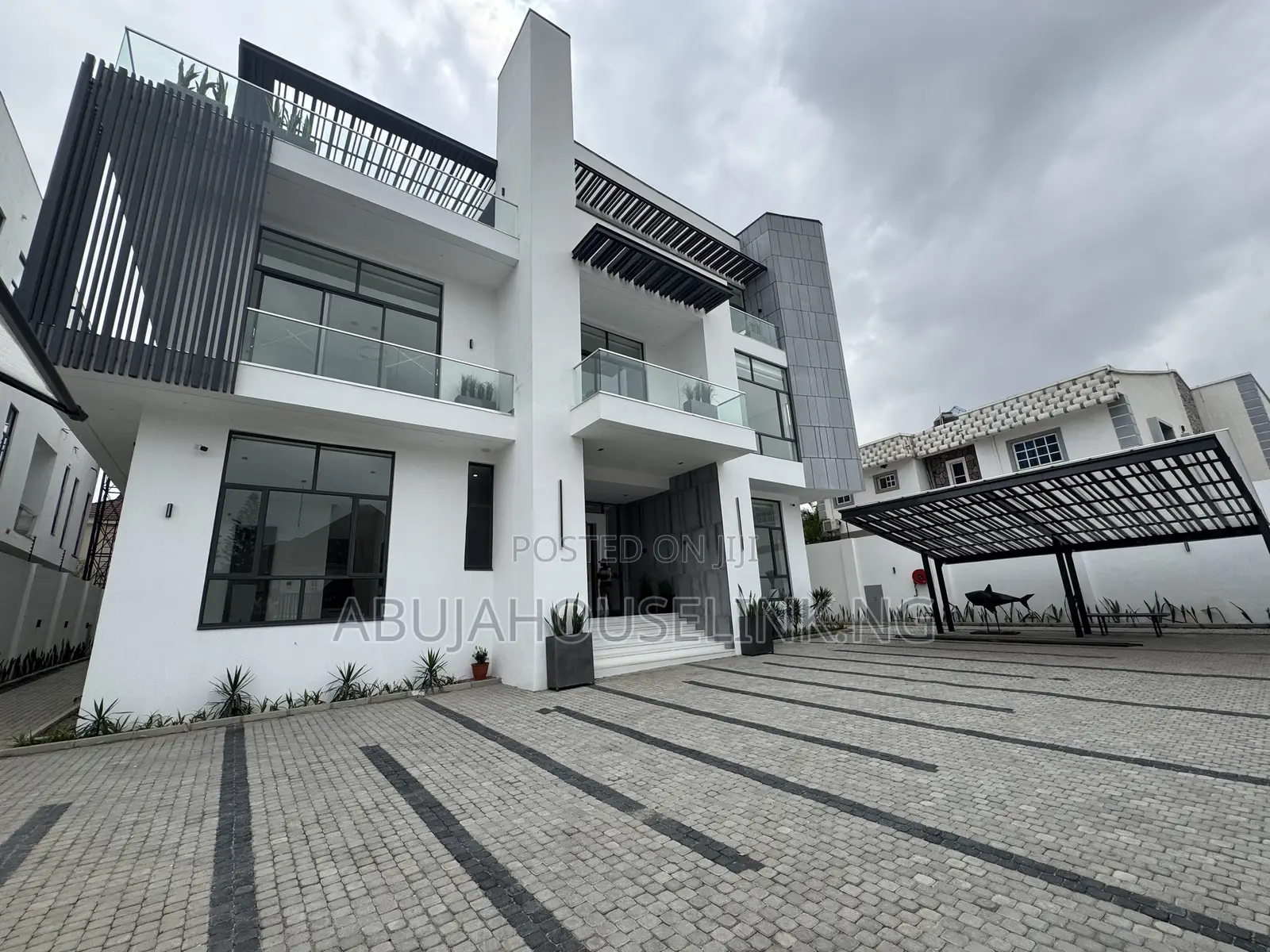 Furnished 8bdrm Duplex in Asokoro Main Abuja for sale