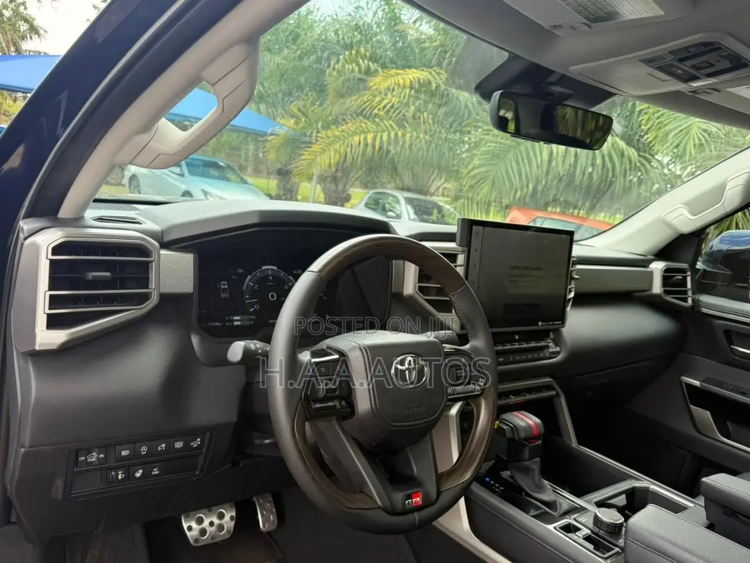 Toyota Tundra 2024 Black