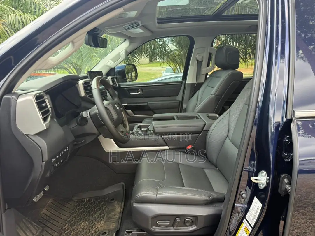 Toyota Tundra 2024 Black