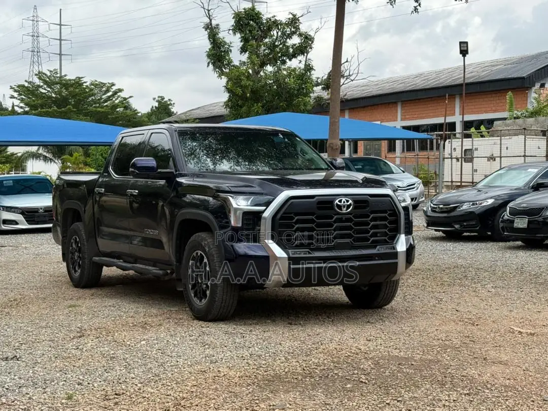 Toyota Tundra 2024 Black
