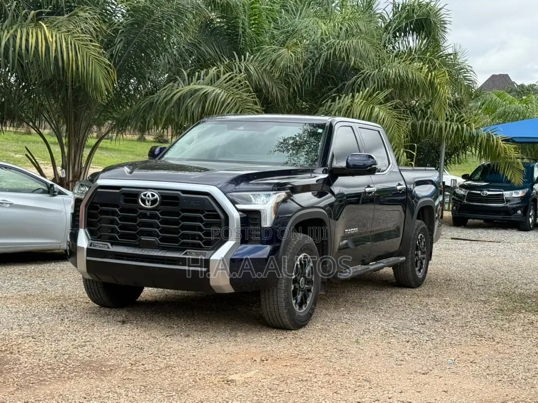 Toyota Tundra 2024 Black