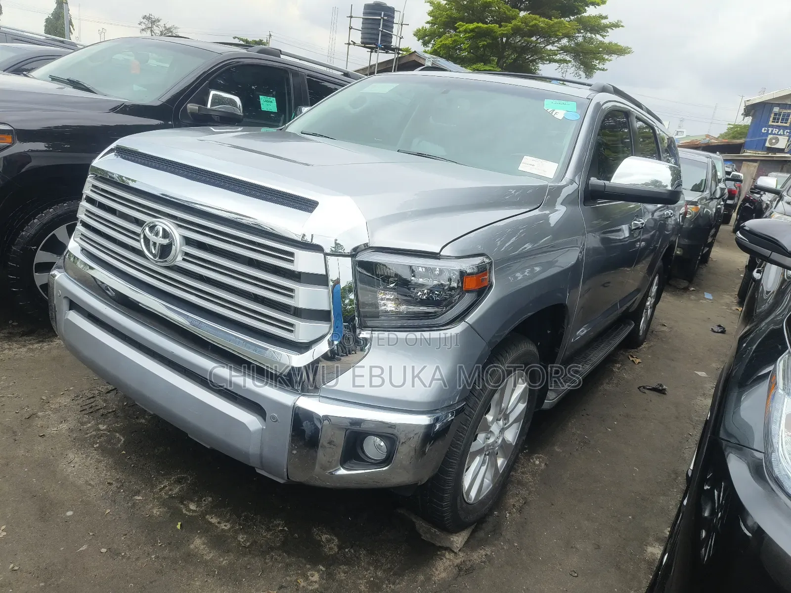 Toyota Sequoia Platinum 4dr SUV 4WD (5.7L 8cyl 6A) 2015 Silver
