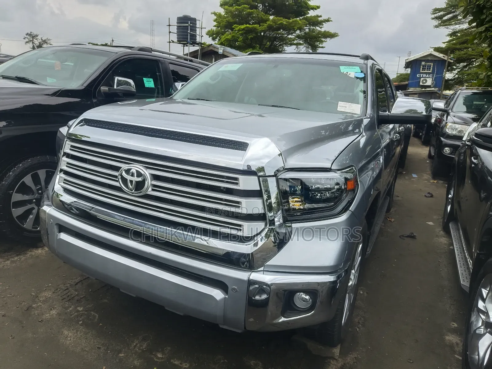 Toyota Sequoia Platinum 4dr SUV 4WD (5.7L 8cyl 6A) 2015 Silver