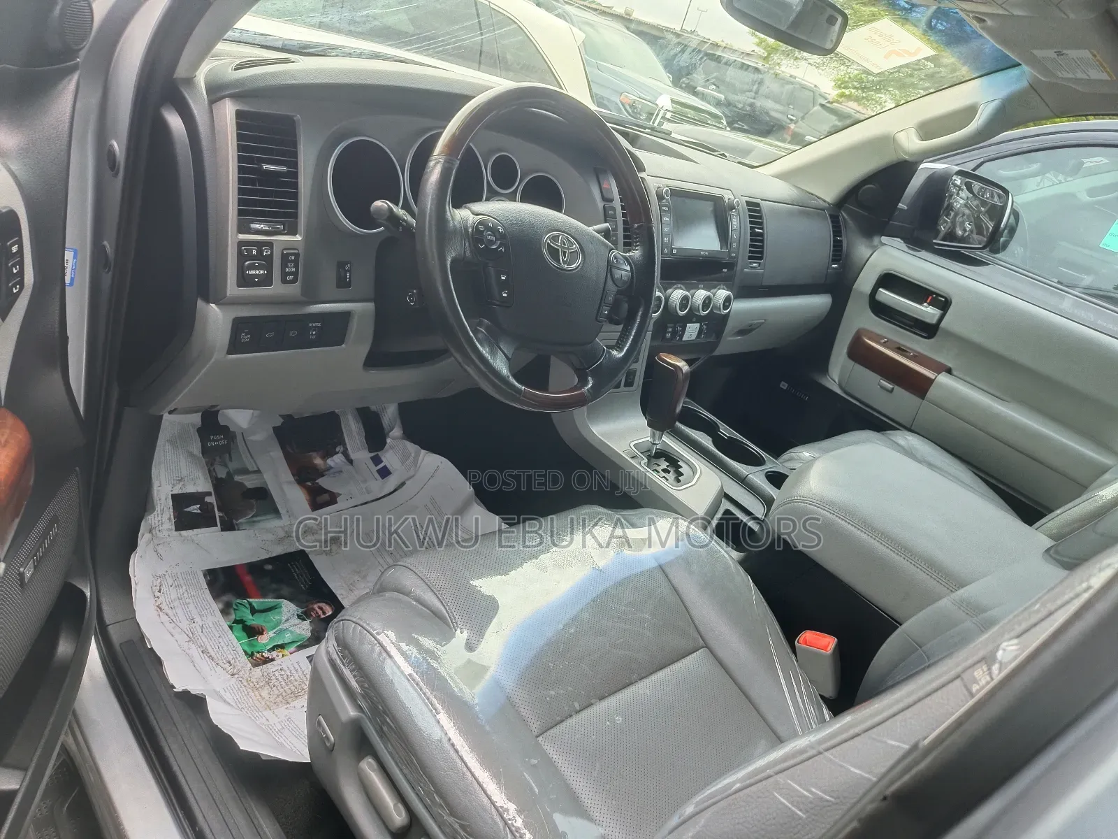 Toyota Sequoia Platinum 4dr SUV 4WD (5.7L 8cyl 6A) 2015 Silver