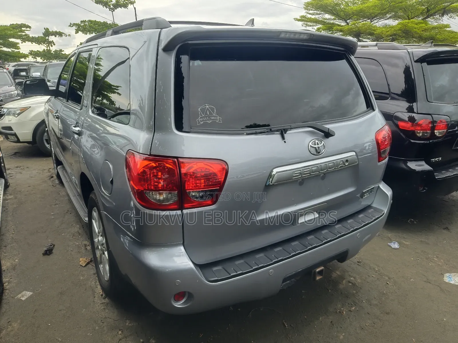 Toyota Sequoia Platinum 4dr SUV 4WD (5.7L 8cyl 6A) 2015 Silver