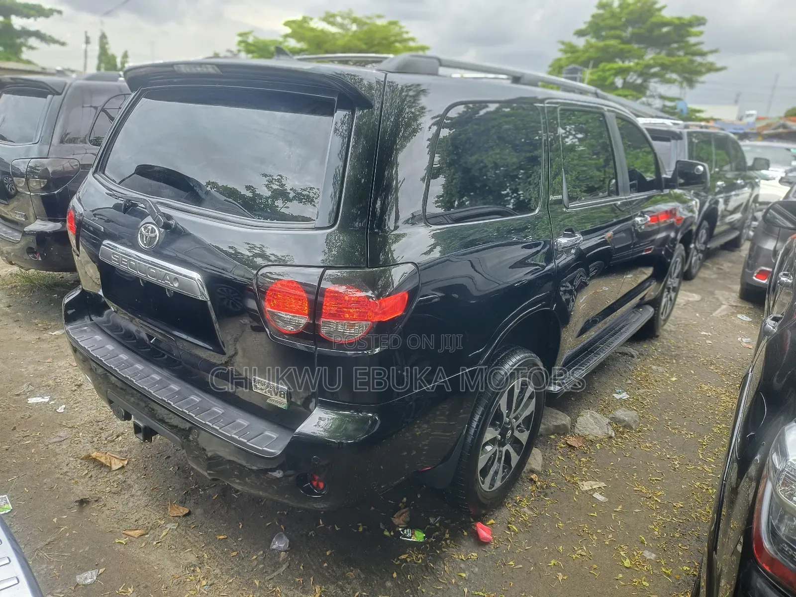 Toyota Sequoia Platinum FFV 4dr SUV 4WD (5.7L 8cyl 6A) 2015 Black