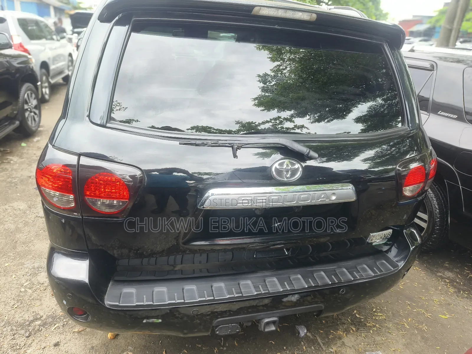 Toyota Sequoia Platinum FFV 4dr SUV 4WD (5.7L 8cyl 6A) 2015 Black