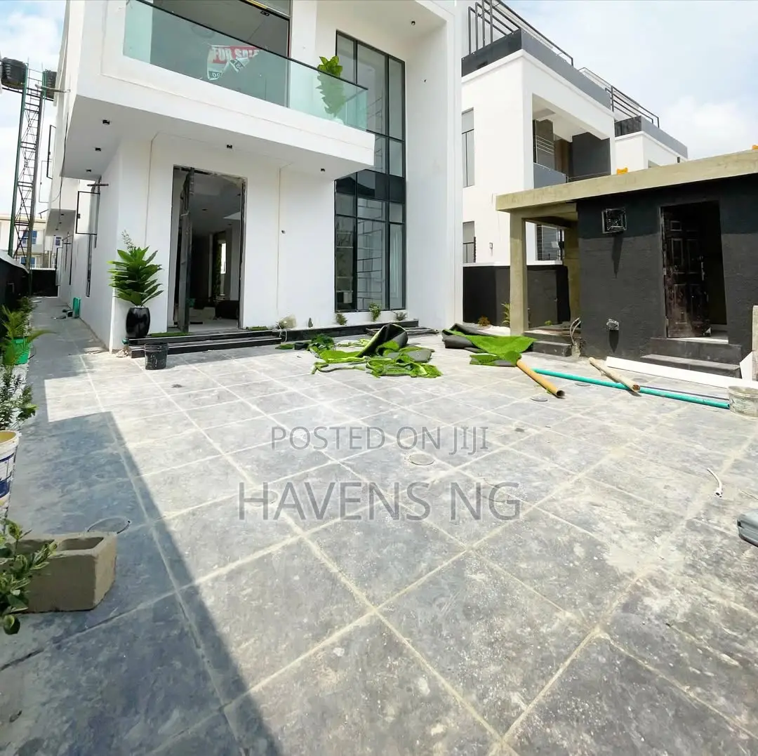 5bdrm Duplex in Ikota for sale