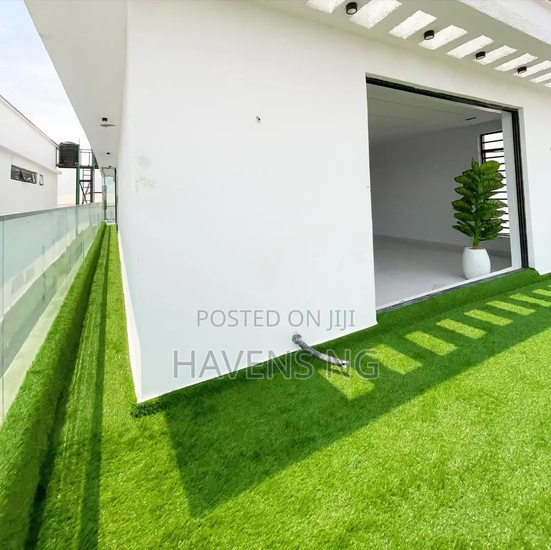5bdrm Duplex in Ikota for sale