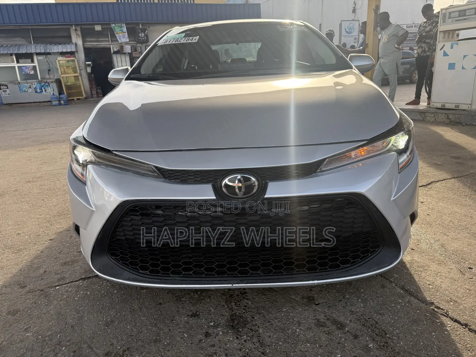 Toyota Corolla LE 2021 Silver