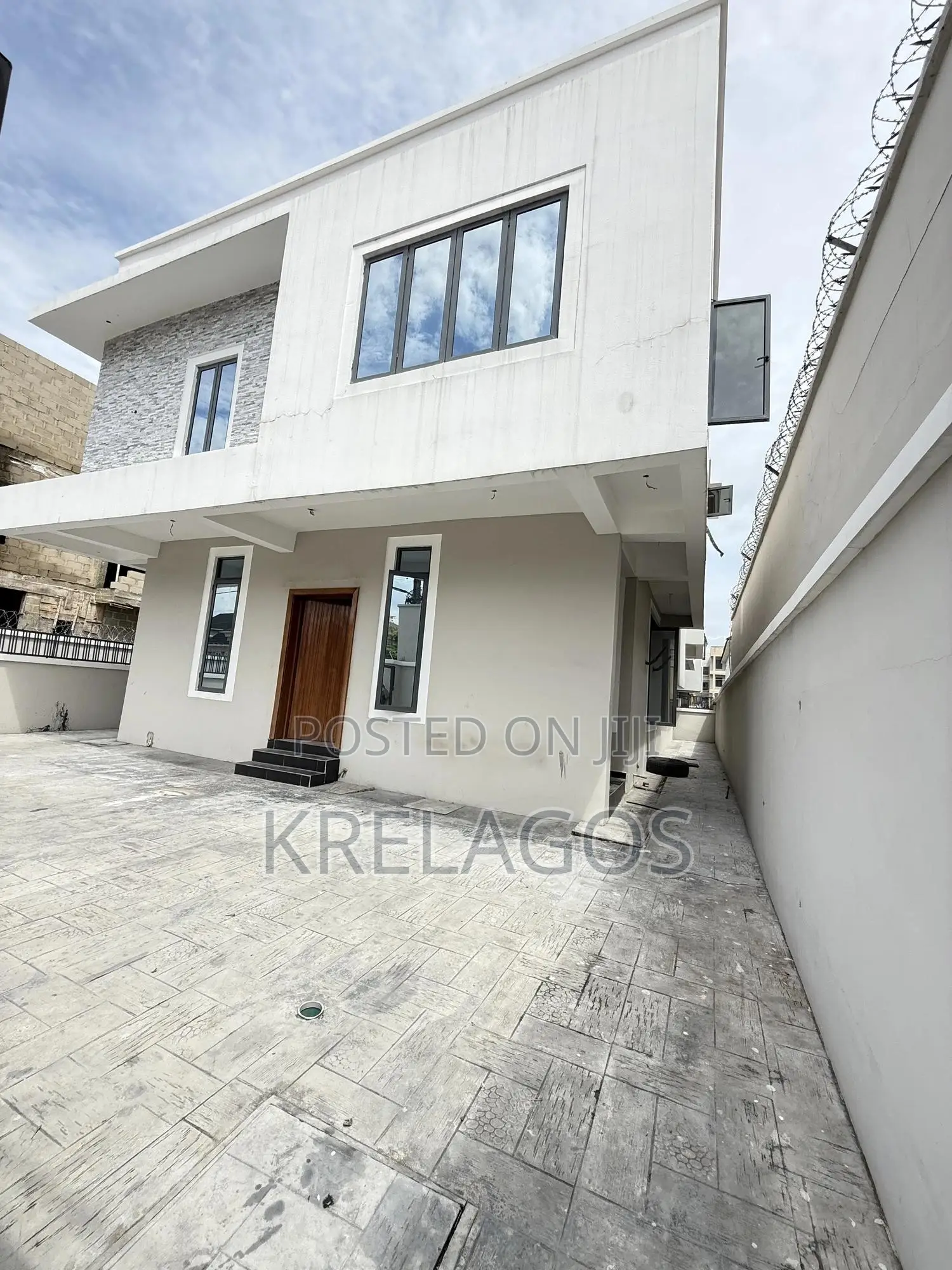 5bdrm Duplex in Lekki Phase 1 for sale
