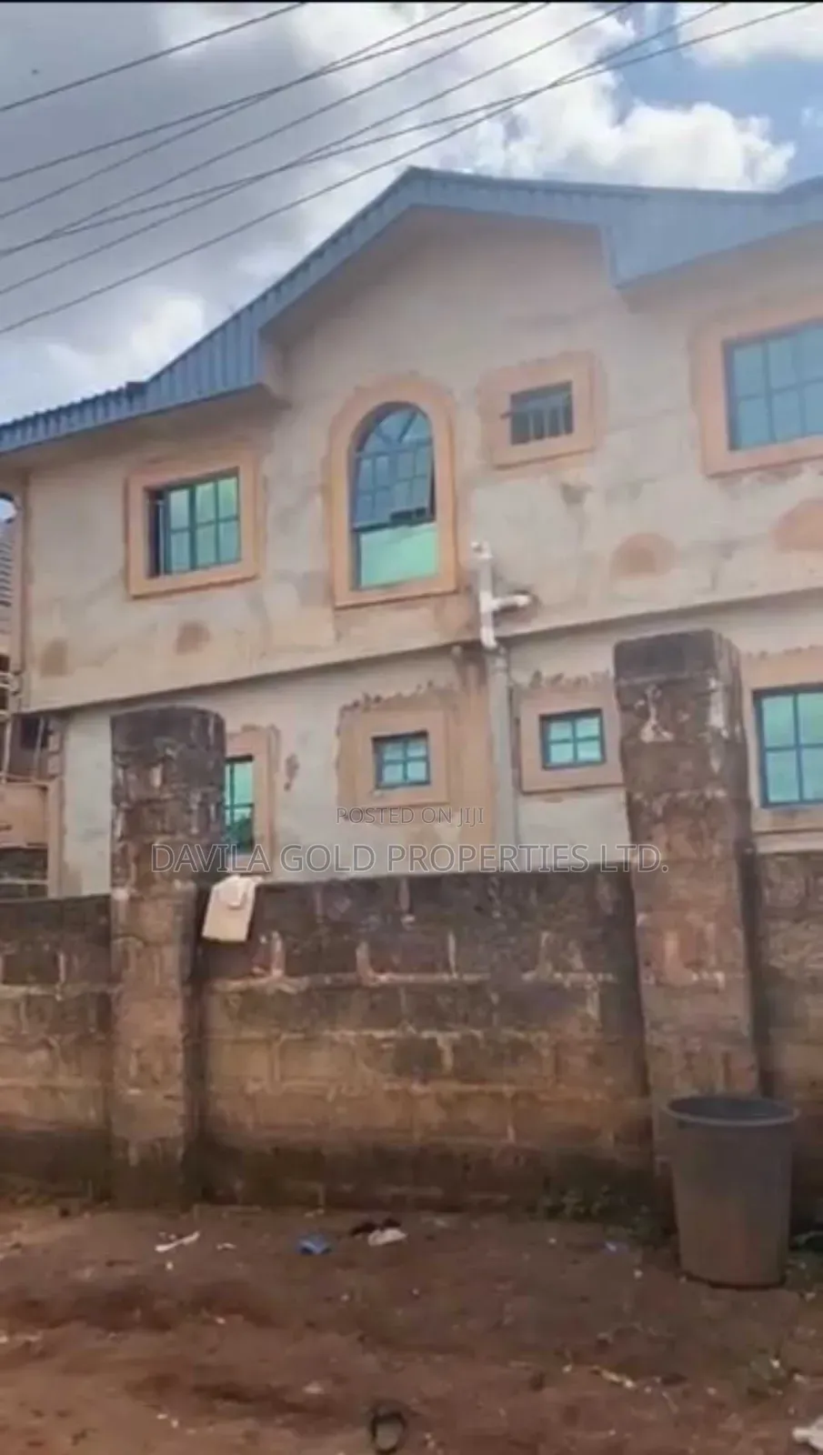12bdrm Block of Flats in Benin City for rent