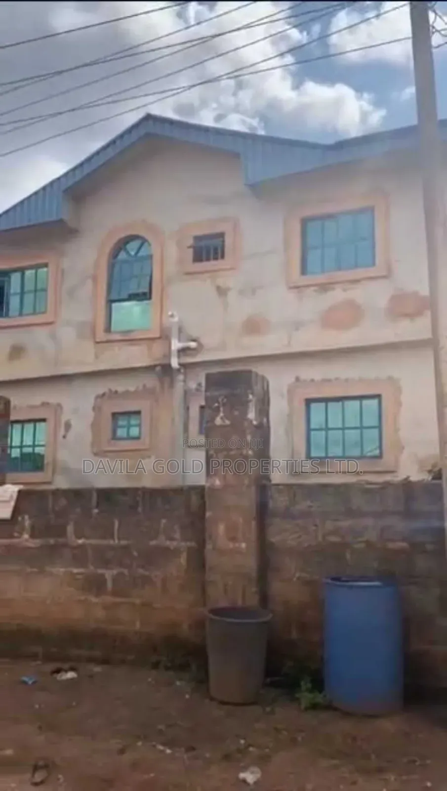 12bdrm Block of Flats in Benin City for rent