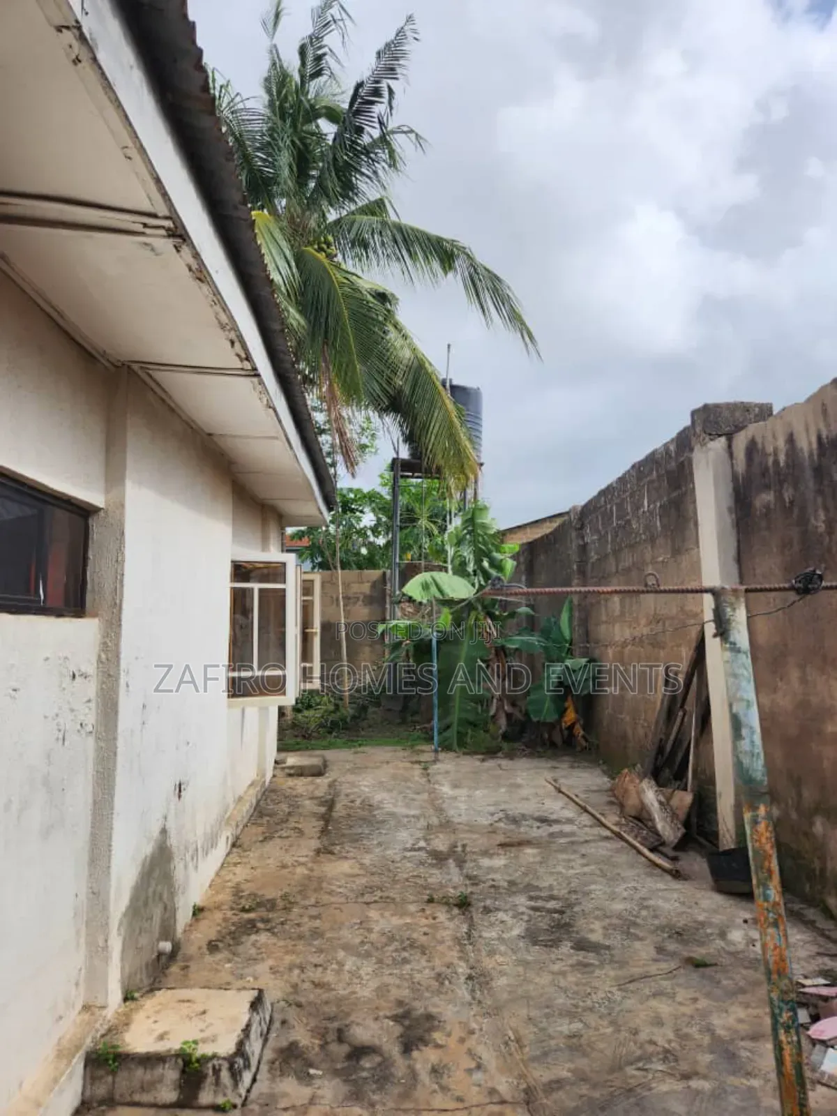 5bdrm Bungalow in Crown Height Area for sale