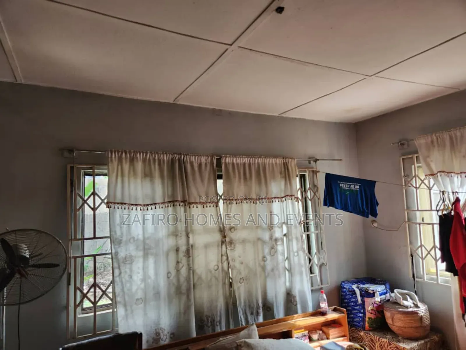 5bdrm Bungalow in Crown Height Area for sale