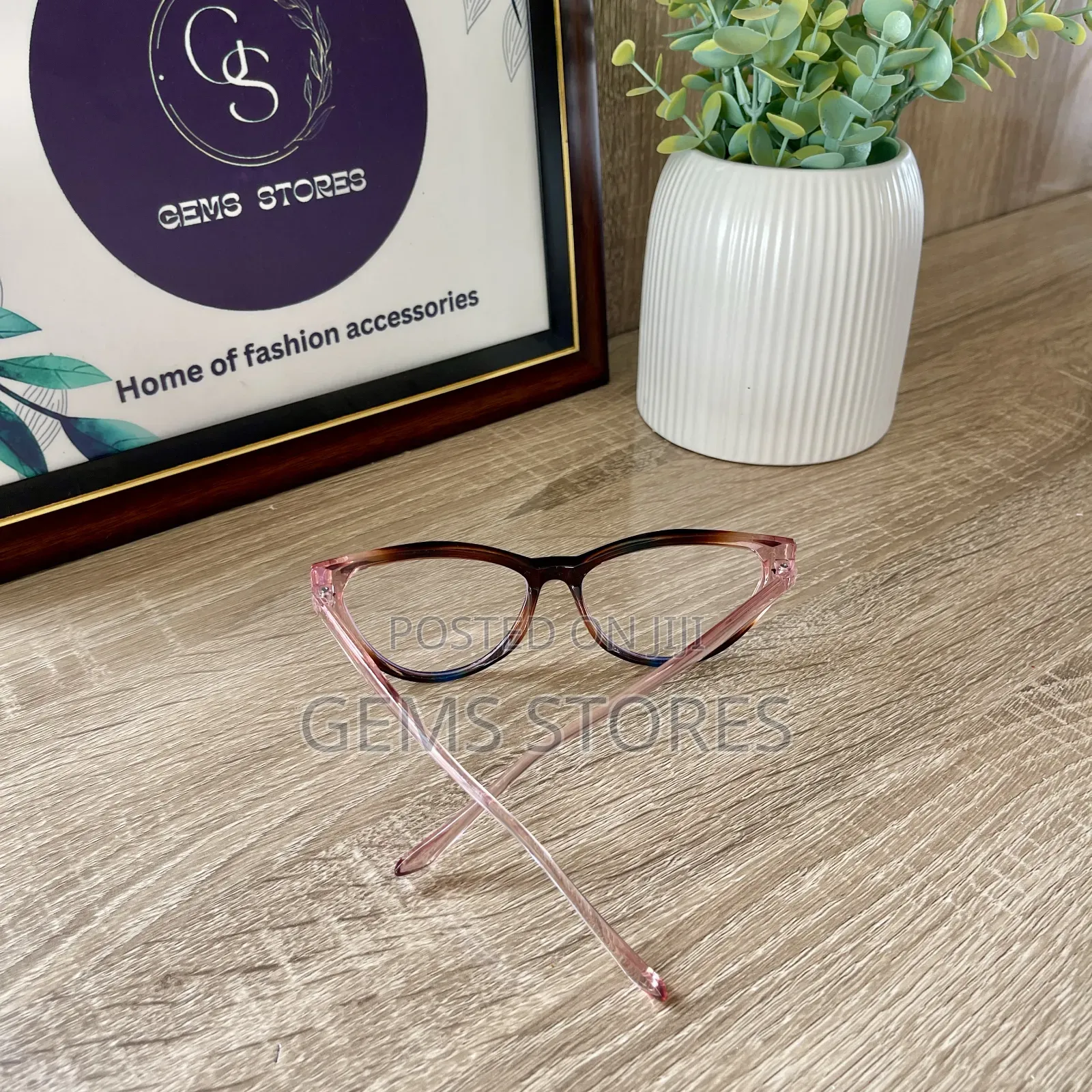 Chic Cat-Eye Transparent Fashion Glasses - Two-Tone Design