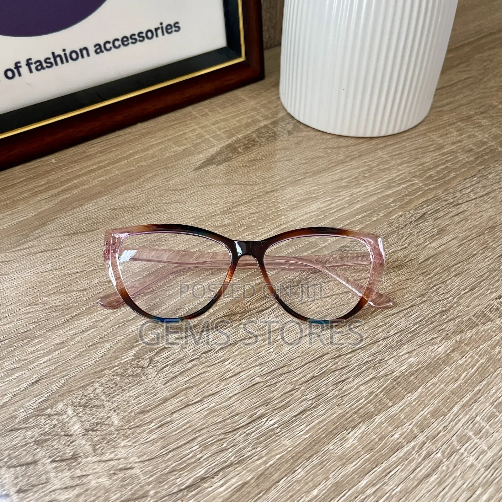 Chic Cat-Eye Transparent Fashion Glasses - Two-Tone Design