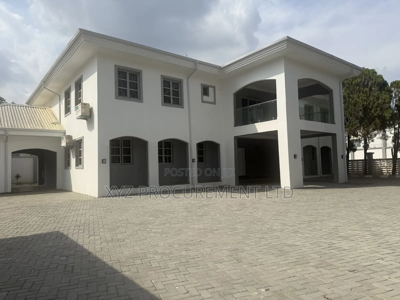 8bdrm Duplex in Maitama for sale