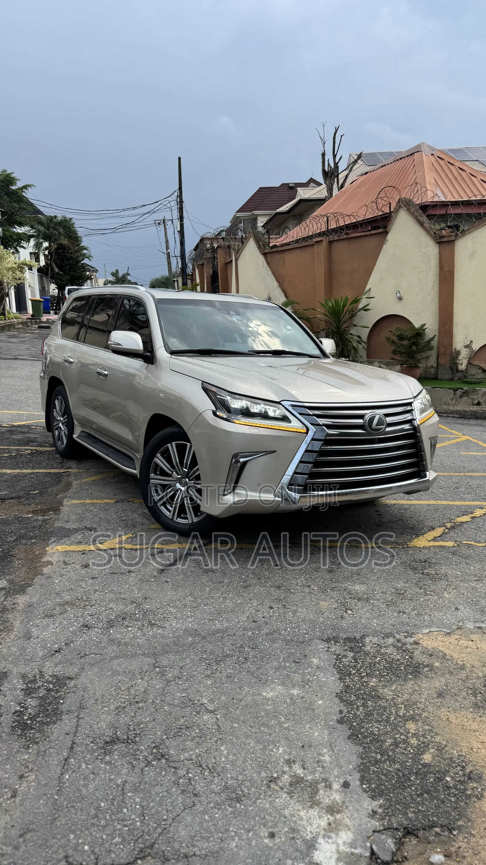 Lexus LX 570 AWD 2016 Gold