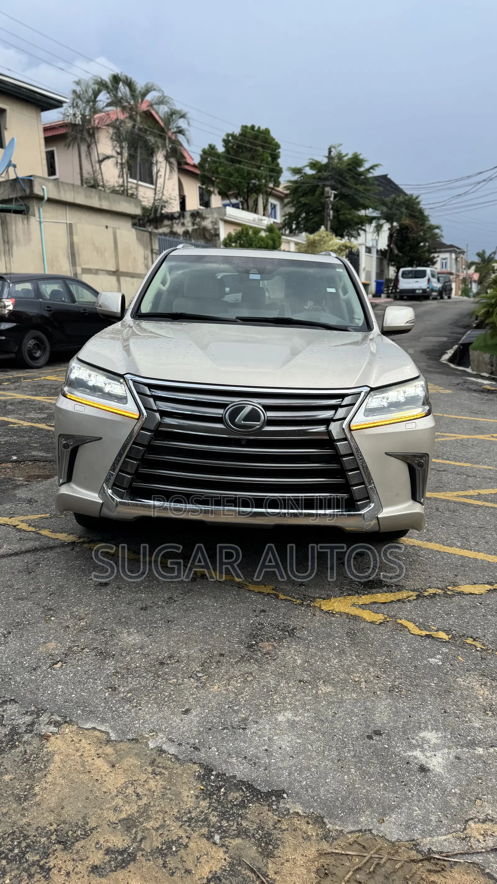 Lexus LX 570 AWD 2016 Gold