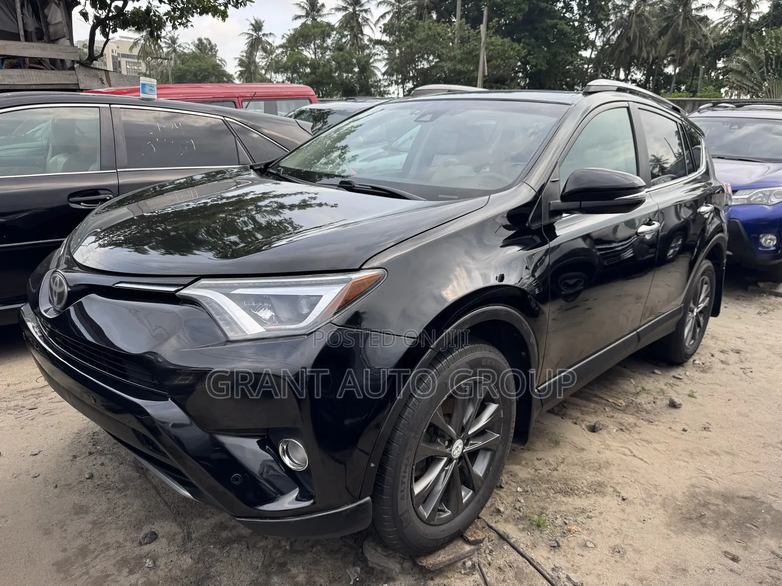 Toyota RAV4 Platinum 4dr SUV AWD (2.5L 4cyl 6A) 2018 Black