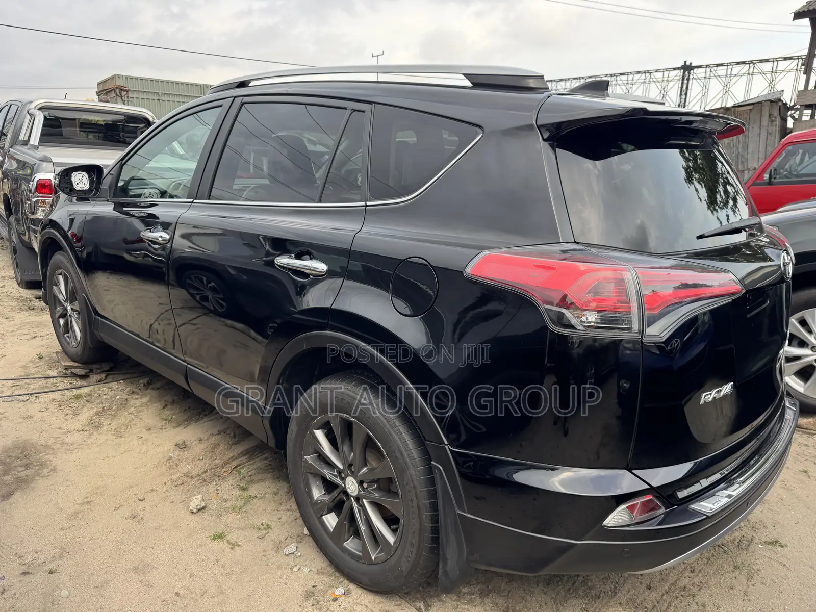 Toyota RAV4 Platinum 4dr SUV AWD (2.5L 4cyl 6A) 2018 Black