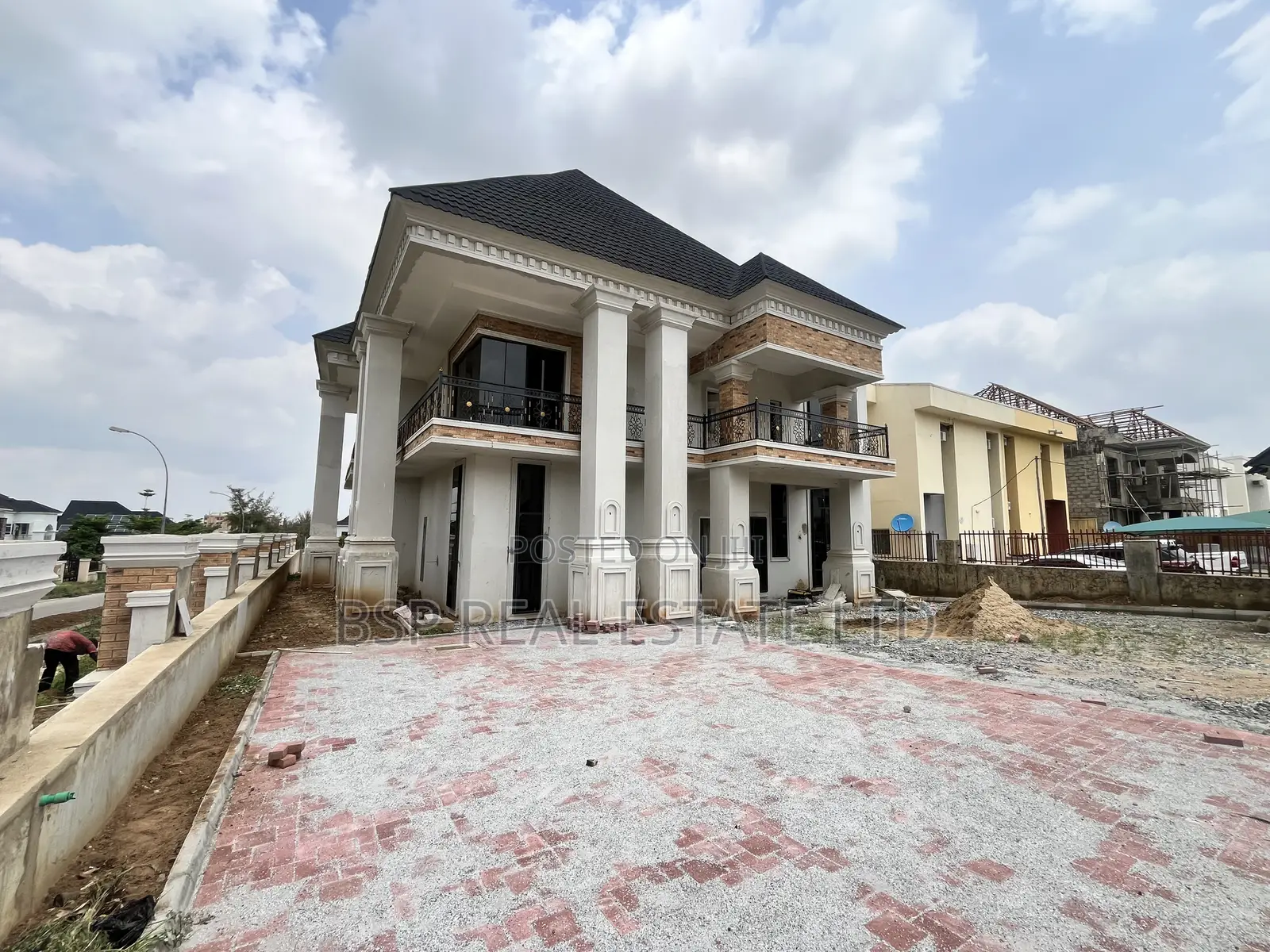 5bdrm Duplex in Legislative Quarters, Apo District for sale