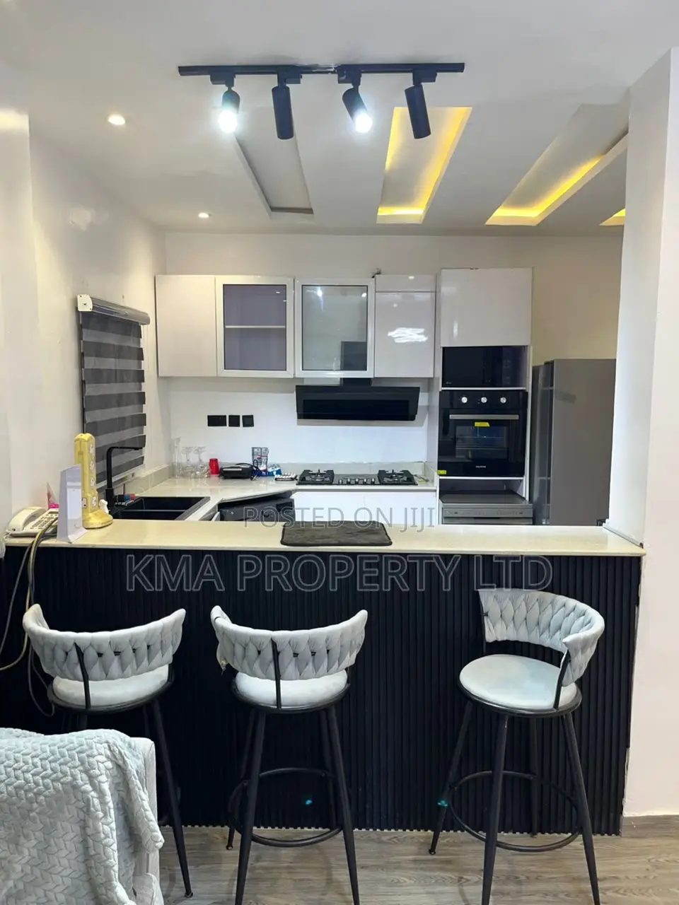 Luxurious 1 Bedroom Apartment With Pool and Ps5