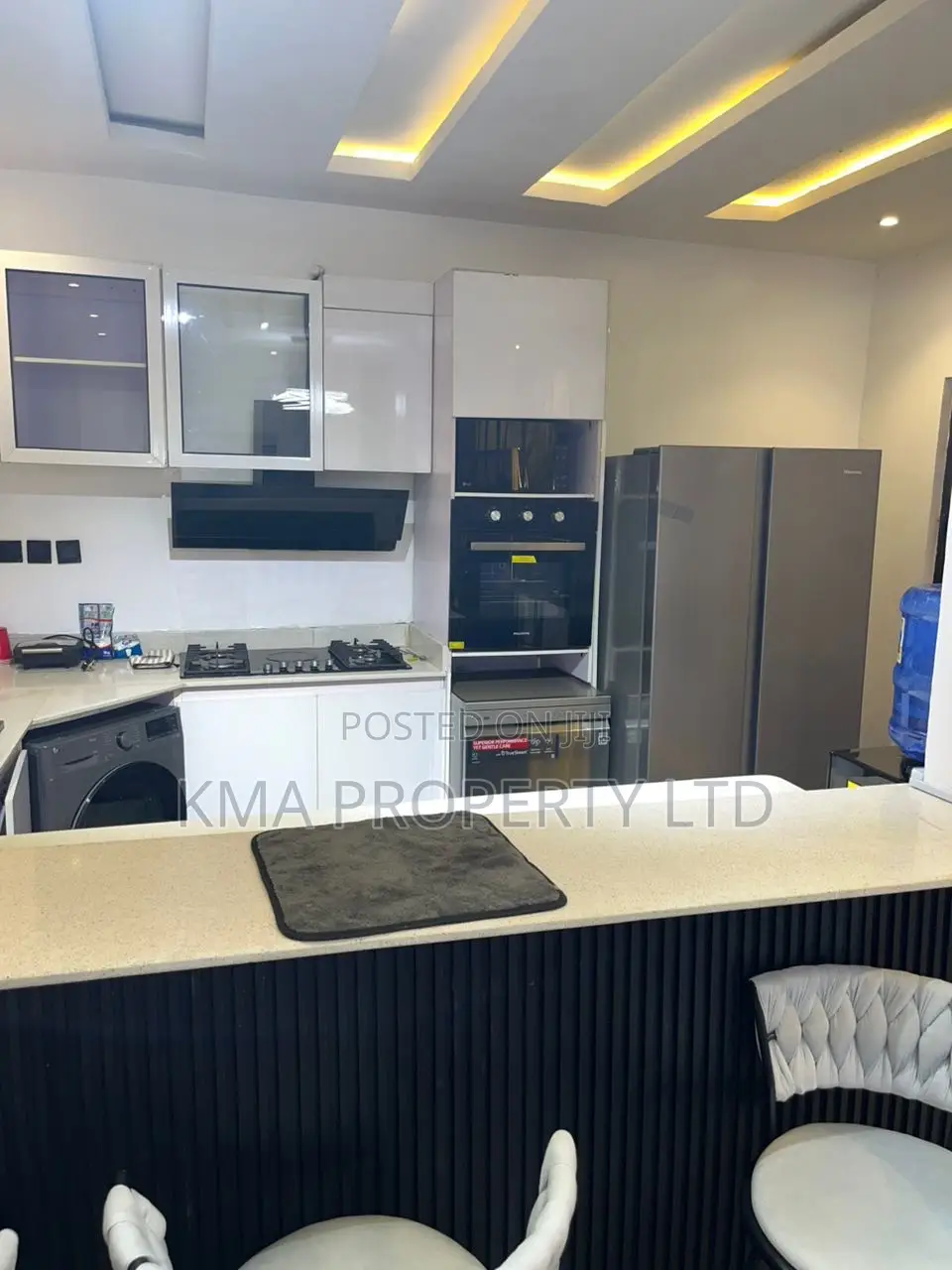 Luxurious 1 Bedroom Apartment With Pool and Ps5