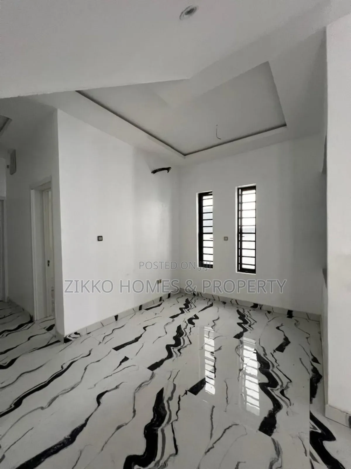 5bdrm Duplex in Ologolo, Lekki for sale