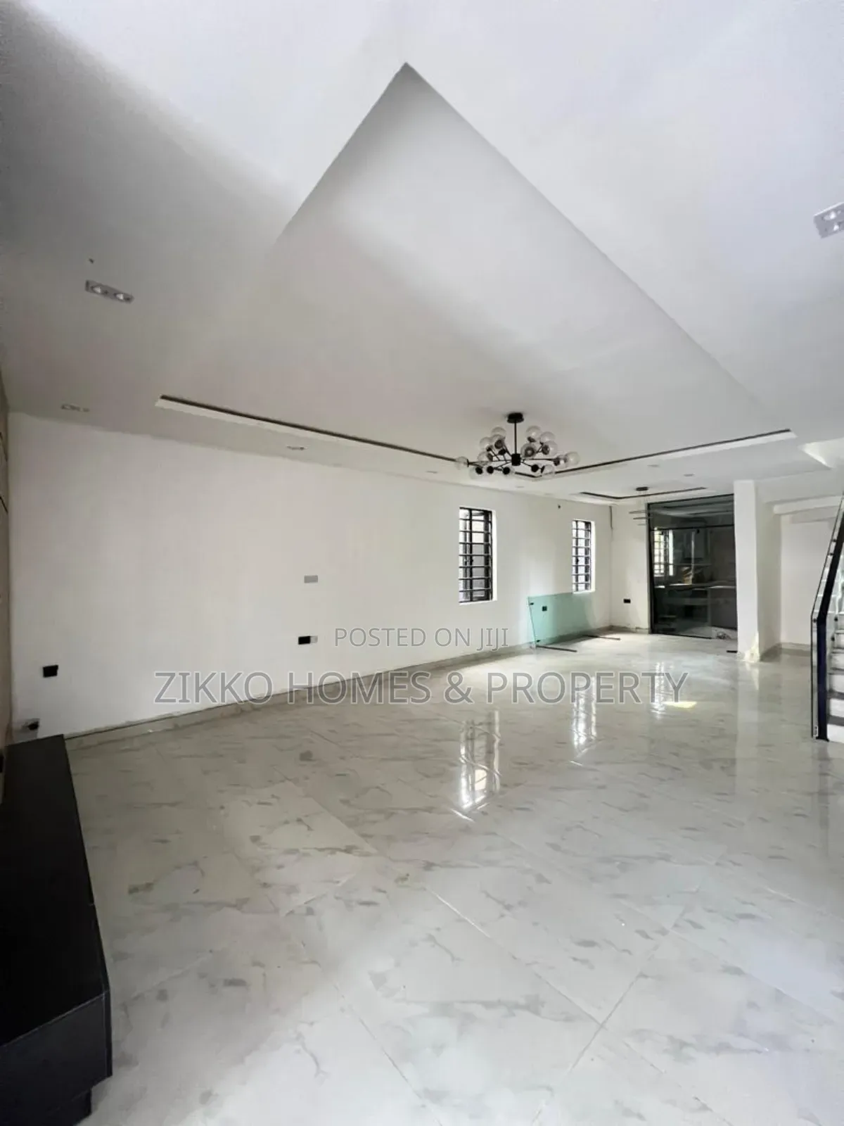 5bdrm Duplex in Ologolo, Lekki for sale