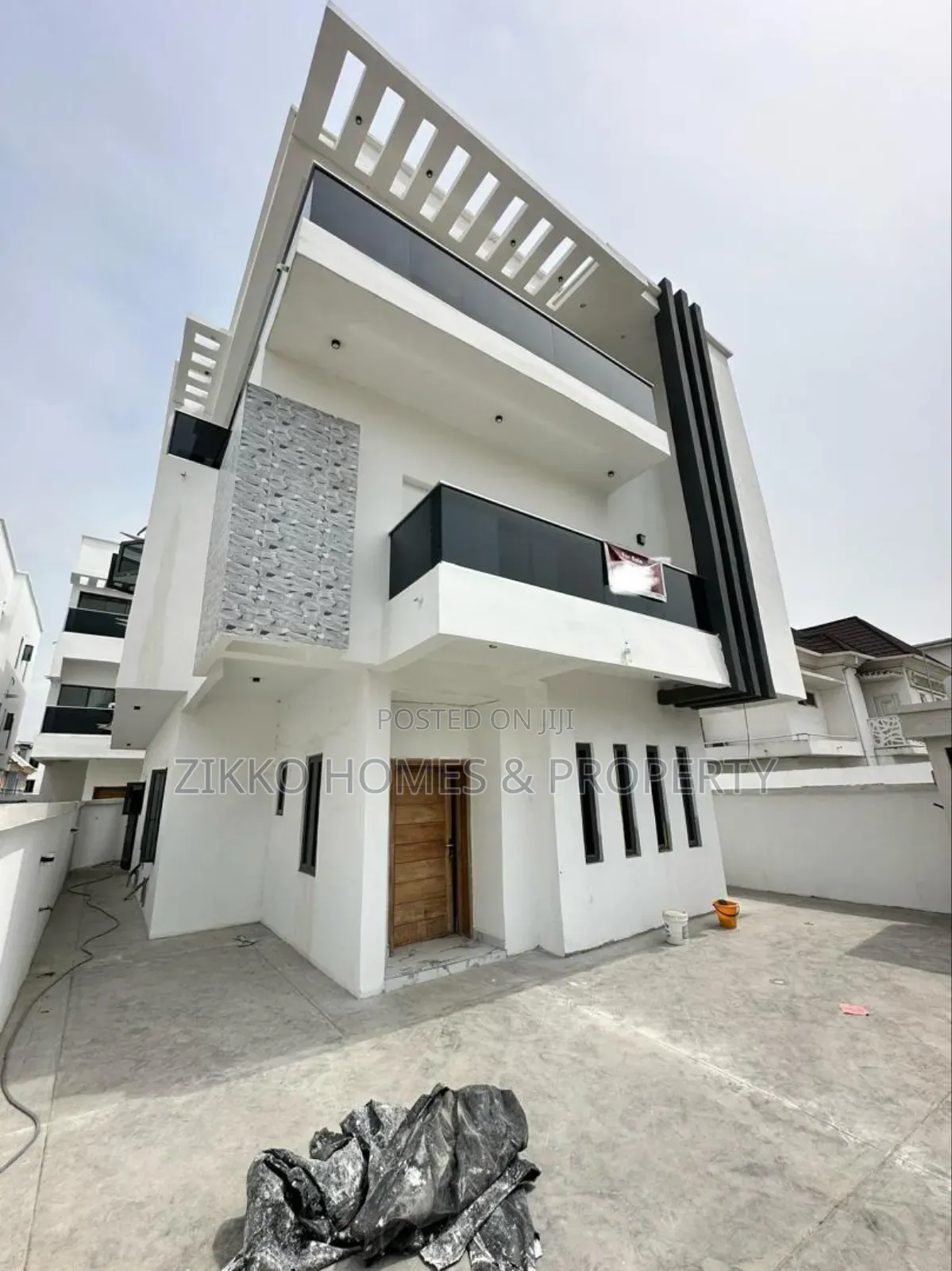 5bdrm Duplex in Ologolo, Lekki for sale