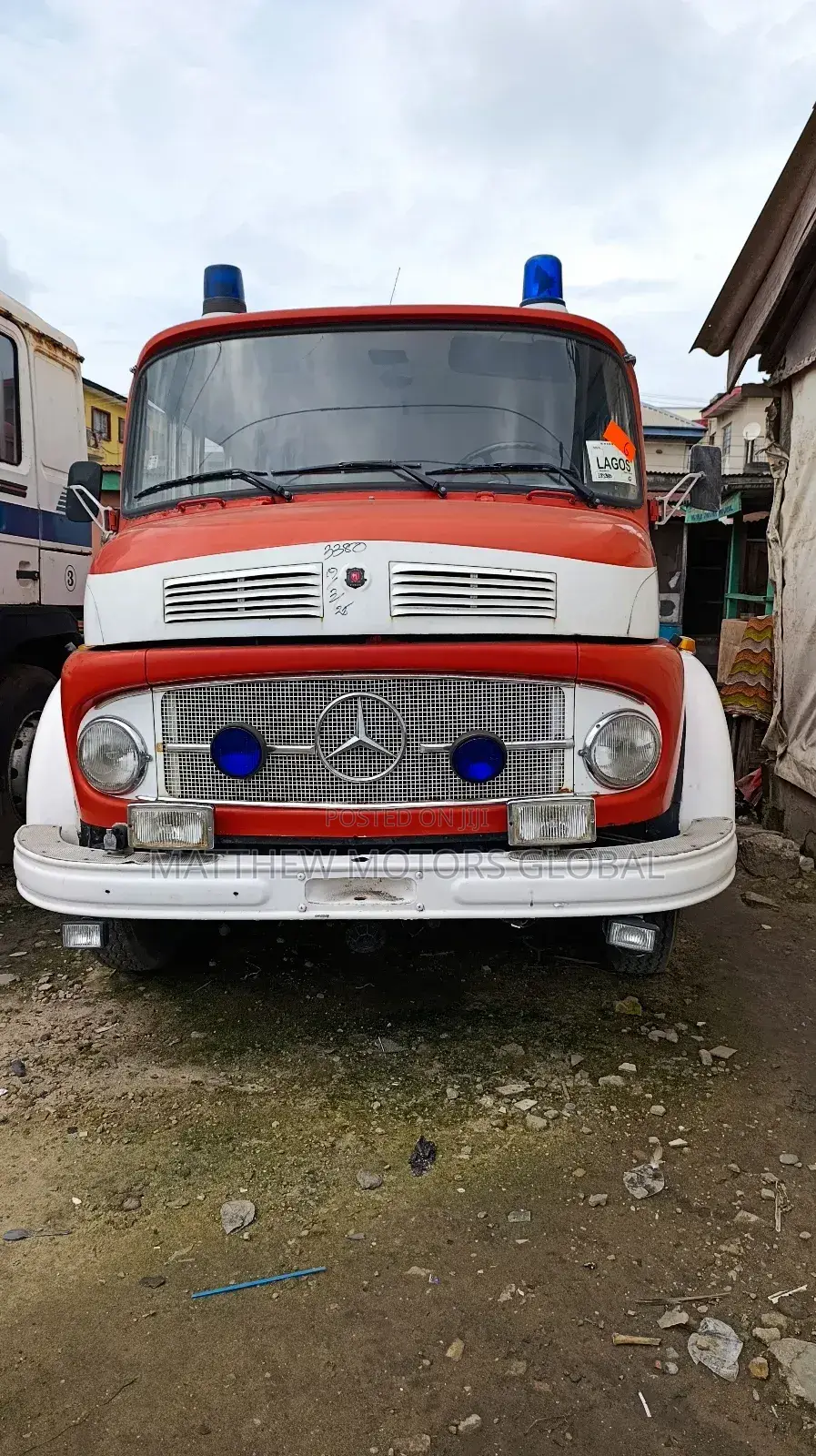 Clean Foreign Used Mercedes Benz 911 Truck