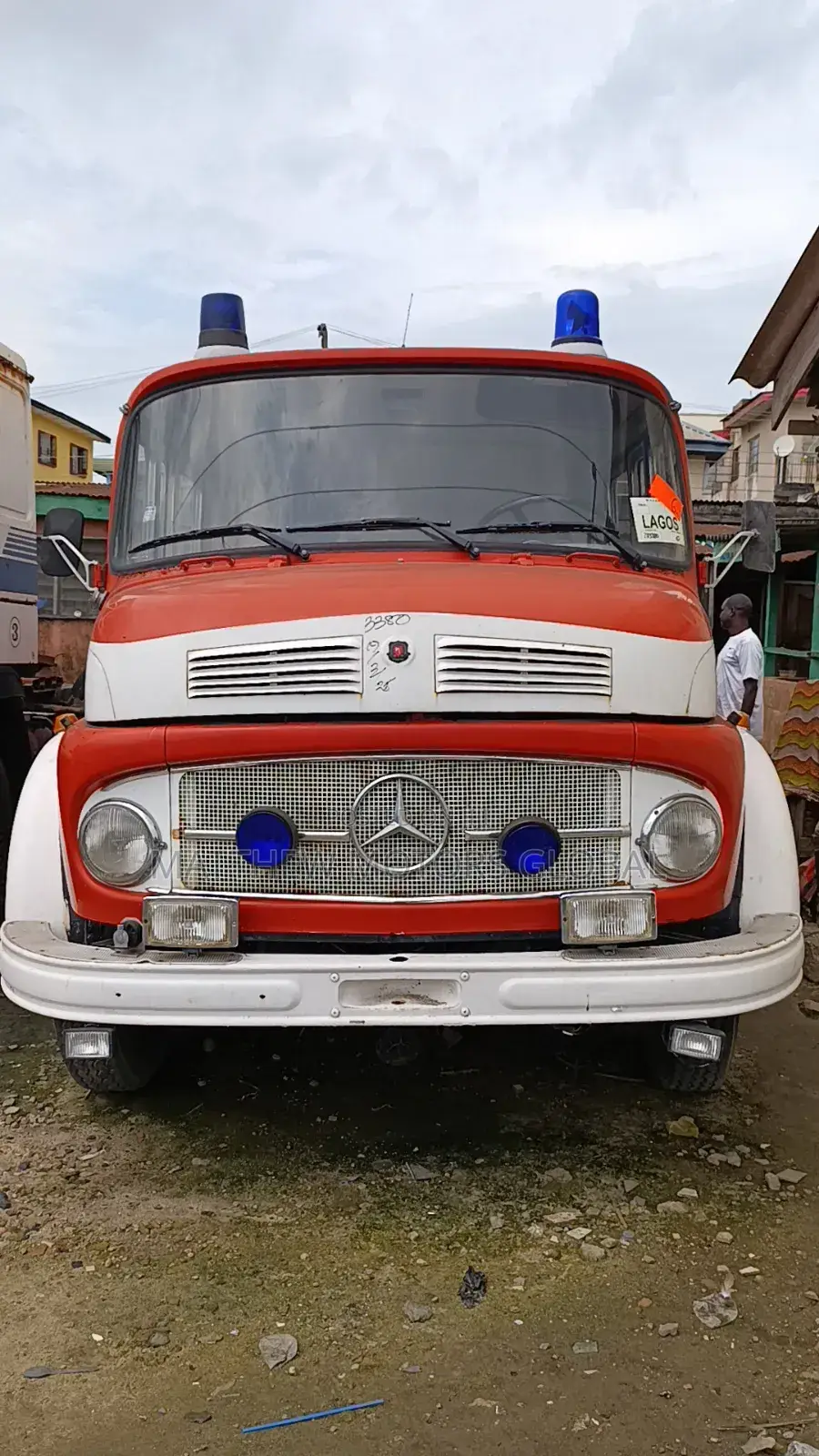 Clean Foreign Used Mercedes Benz 911 Truck