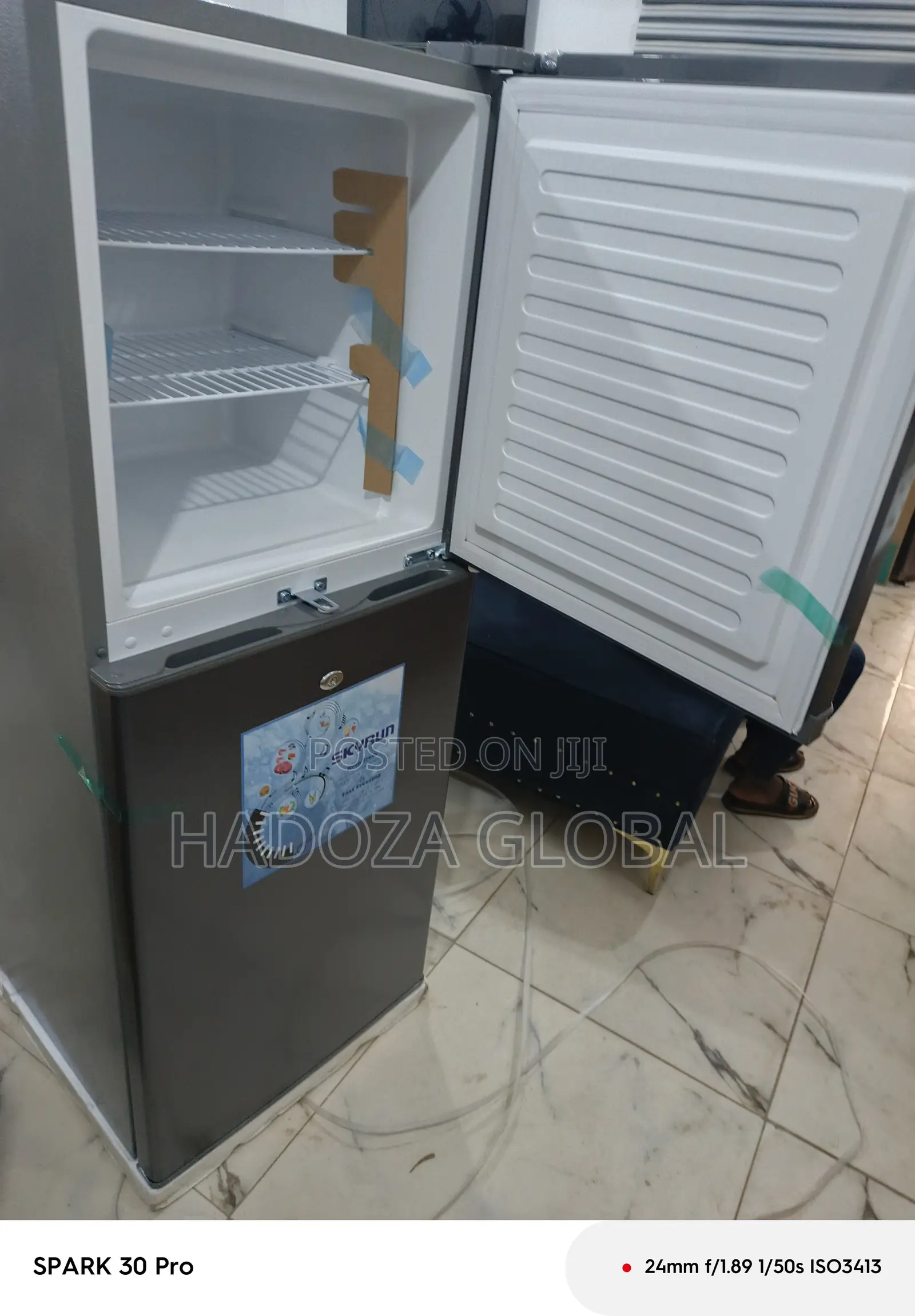 Top Freezer Skyrun Refrigerator With Double Doors - 195 L