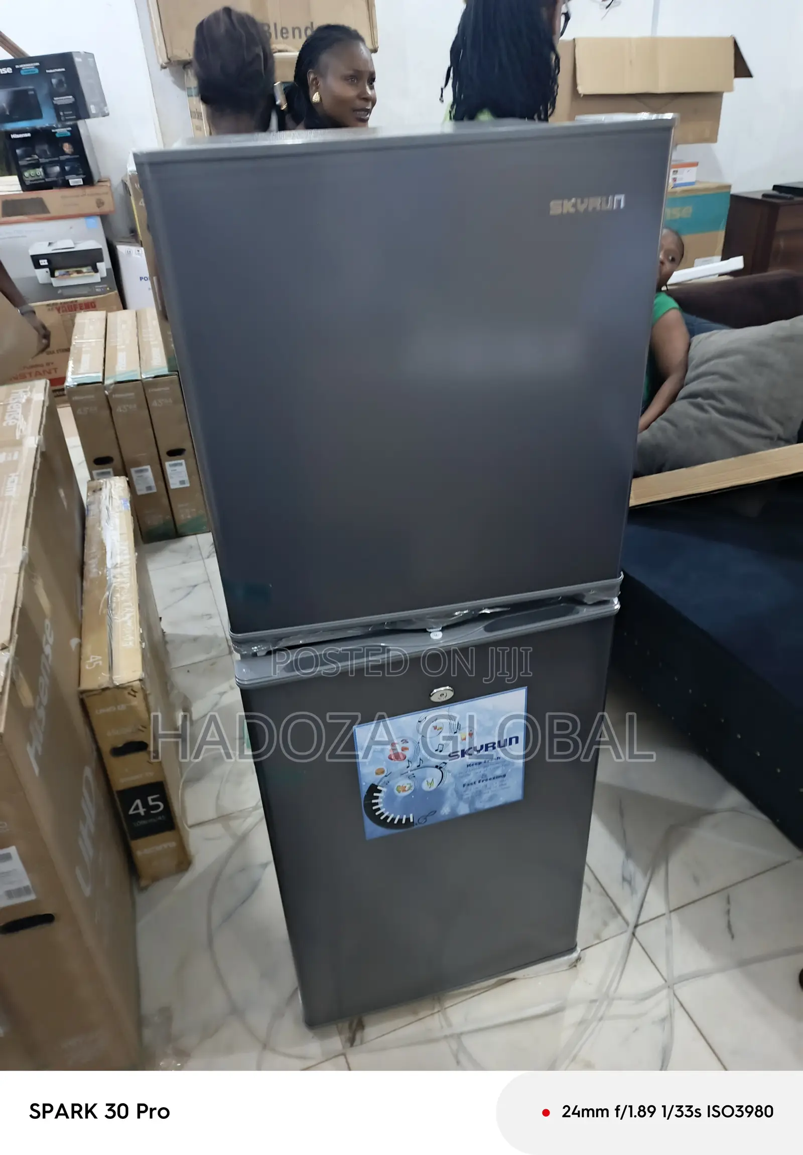 Energy-efficient Skyrun Fridge & Freezer - Dual Doors 195 L