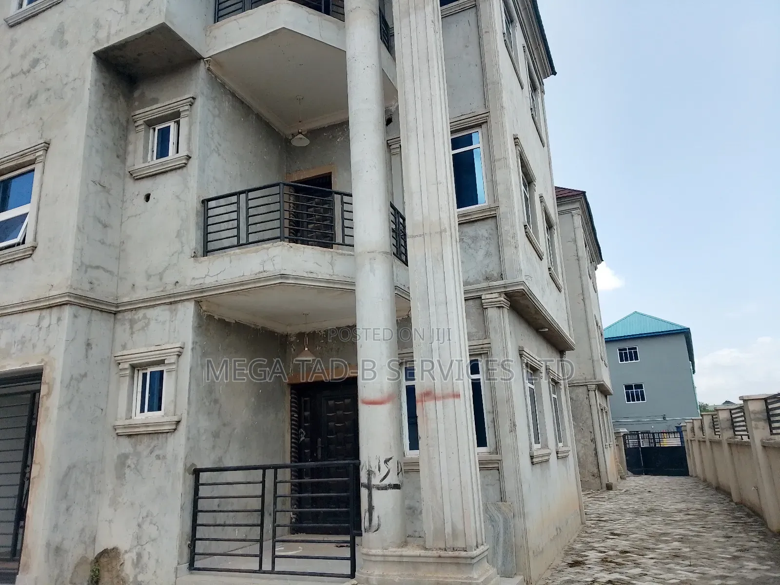 3bdrm Block of Flats in Makogi Estate, Berger for rent