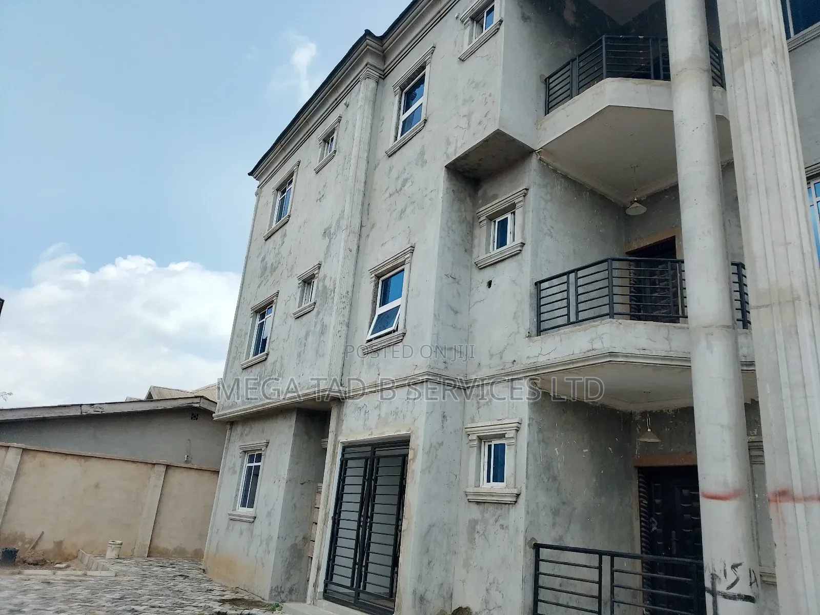 3bdrm Block of Flats in Makogi Estate, Berger for rent