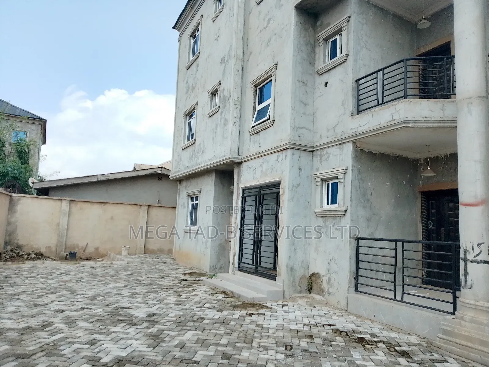 3bdrm Block of Flats in Makogi Estate, Berger for rent